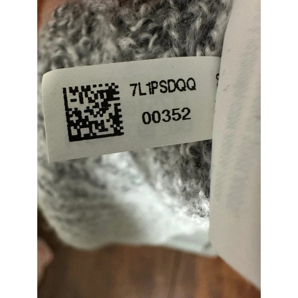 American Eagle Women's Gray Knit Sweater‎ Crew Neck Long Sleeve Casual Size Med - Picture 7 of 9